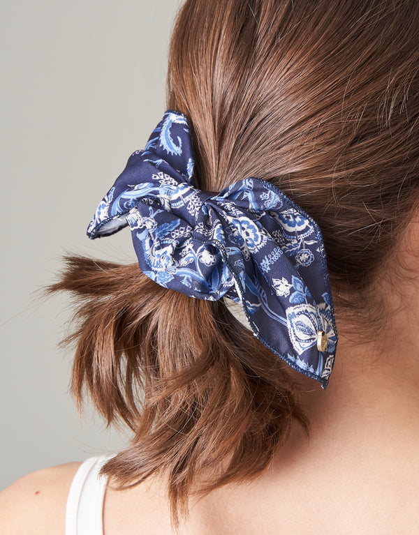 Scrunchie Oyster Factory Floral Springs