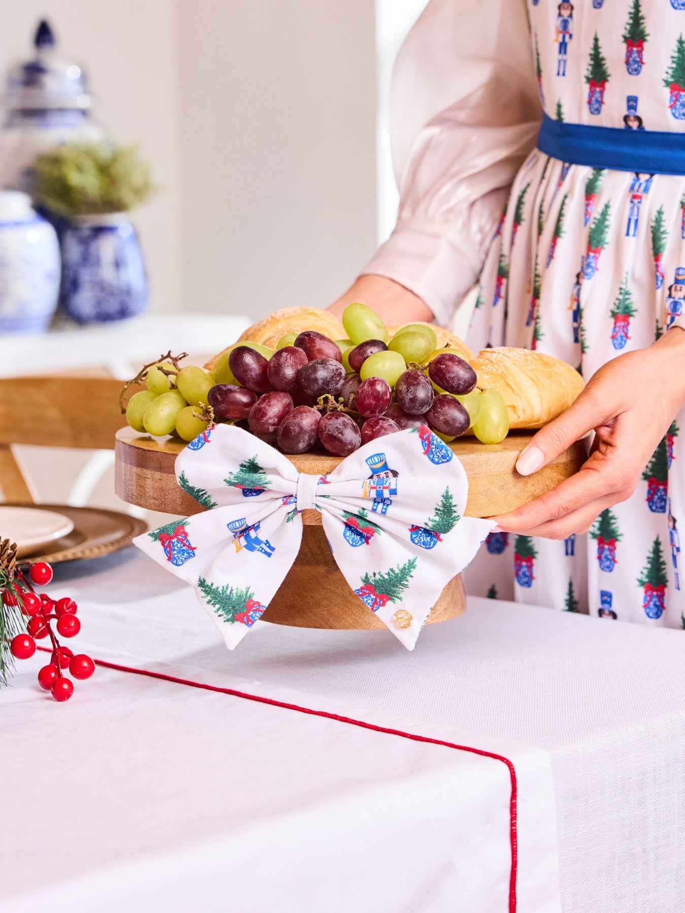 Reversible Magnetic Cake Stand
