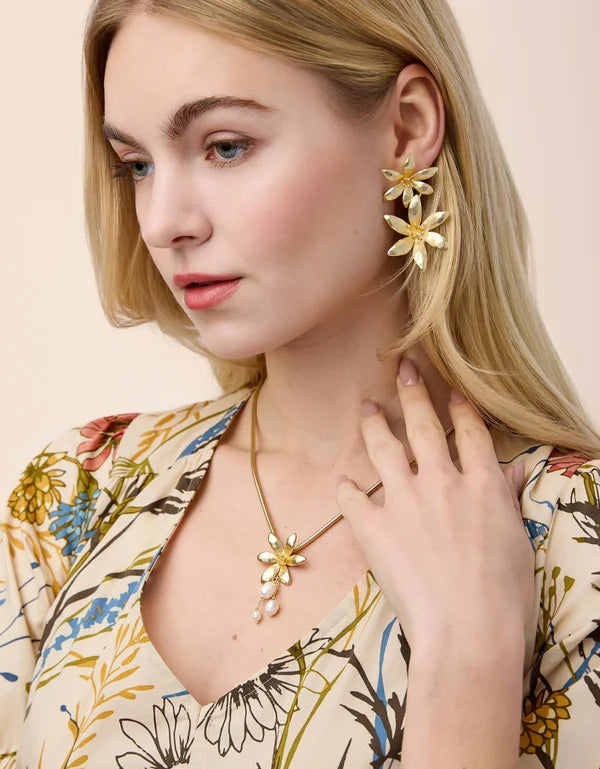 River Lily Earrings Gold