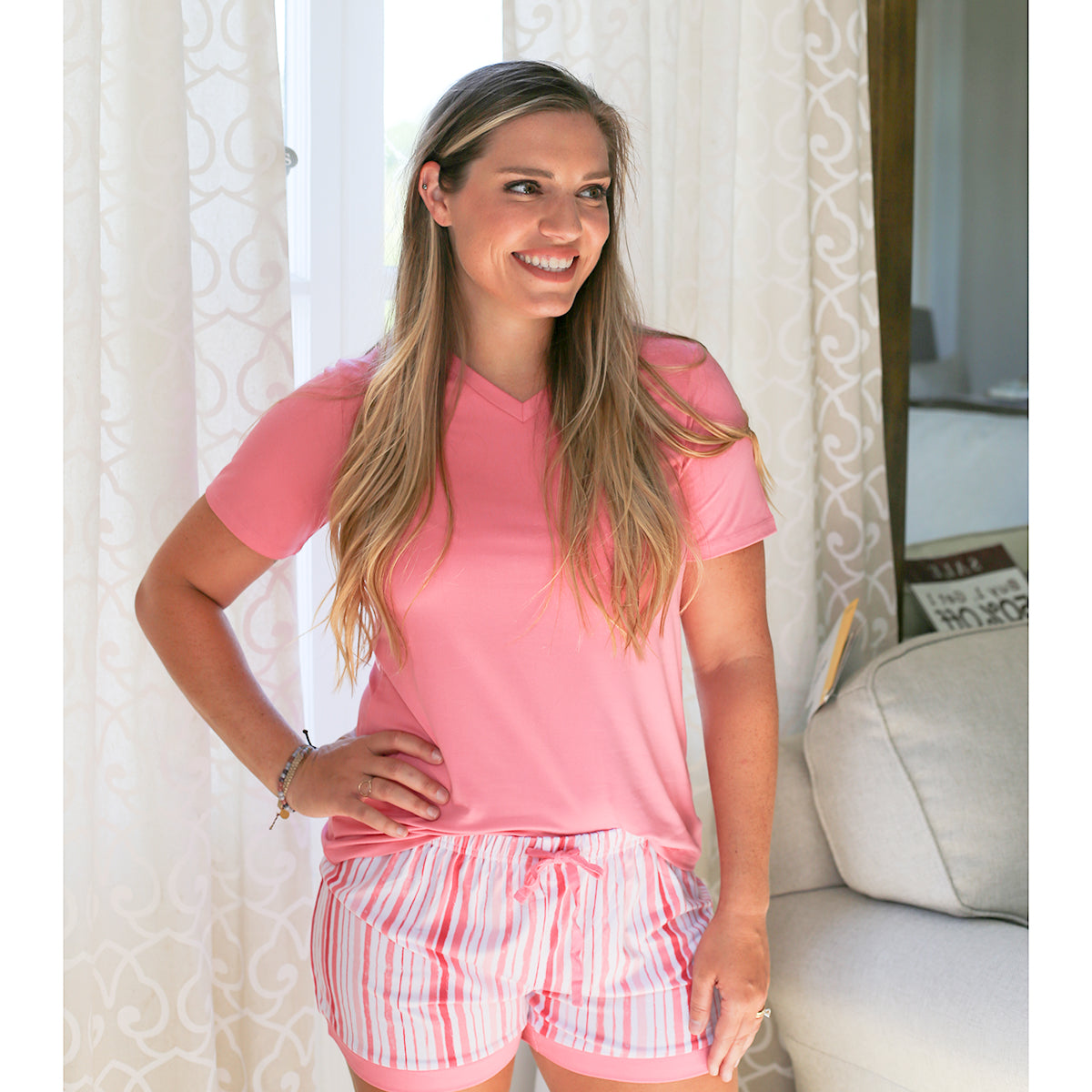 Highlands V- Neck T-Shirt in Pink
