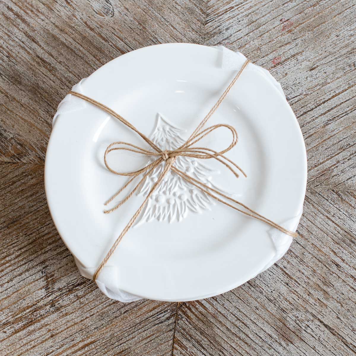 Stockbridge Tree Embossed Plates | White | Set of 4