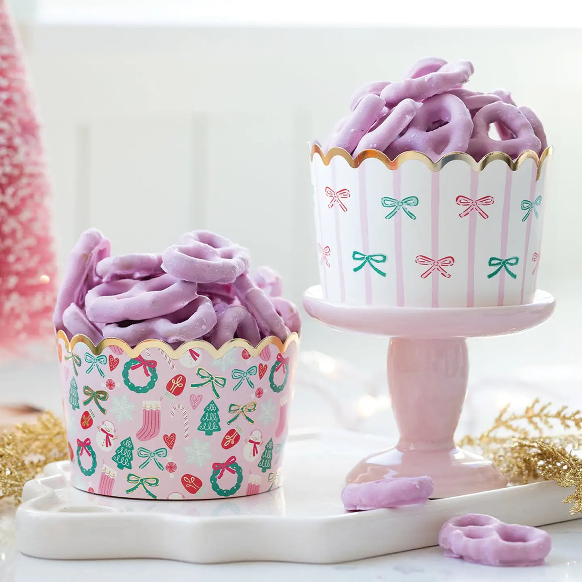 Foiled Jumbo Bows/Icons 8 oz Baking/Snack Cups