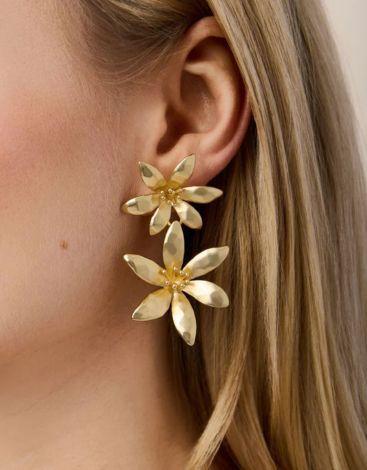 River Lily Earrings Gold
