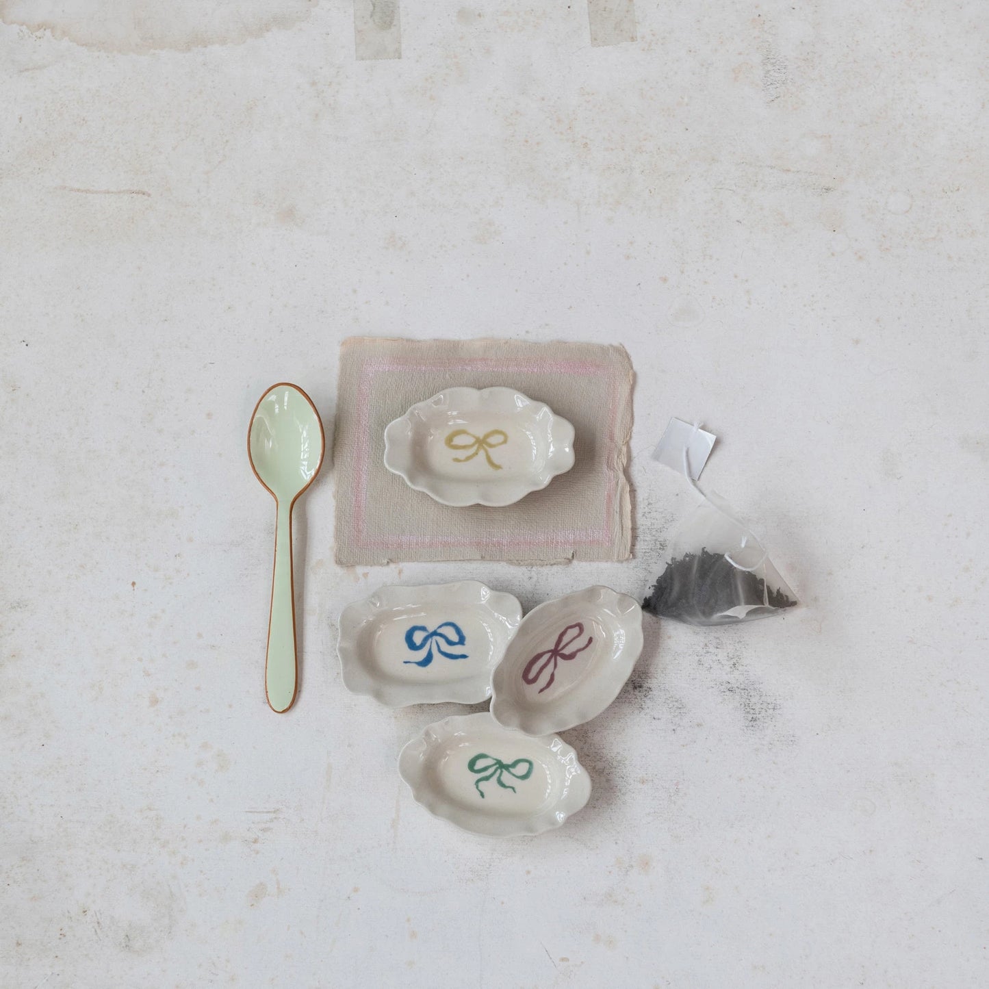 Scalloped Bow Dish | Assorted Colors