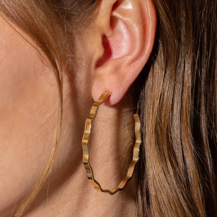 X-Large Hoop Earrings | Wavy Gold-Plated | Cassie